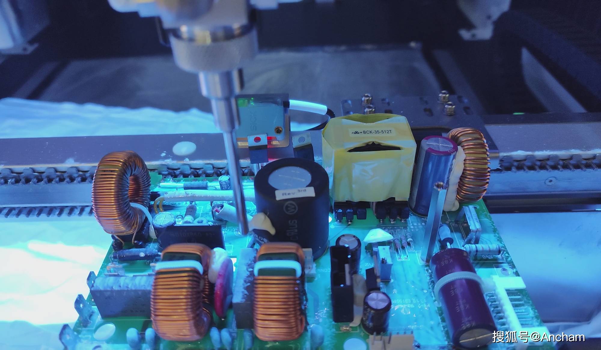 三防漆 守護電子設備穩定運行的無形鎧甲